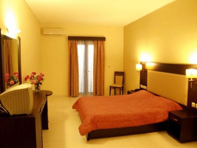 Hotel Denny'S Inn Alimos Экстерьер фото